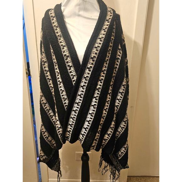 Billabong Black White Grey Striped Knit Shawl Cardigan Poncho Wrap Fringed M/L - Picture 2 of 11